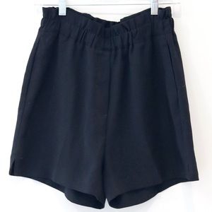 H&M Womens Black Elastic Waist paper bag Tailored Shorts side slit size 6